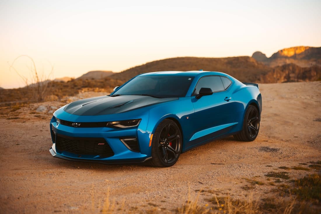 Mavi Chevrolet Camaro, renkli boya üzeri koruma