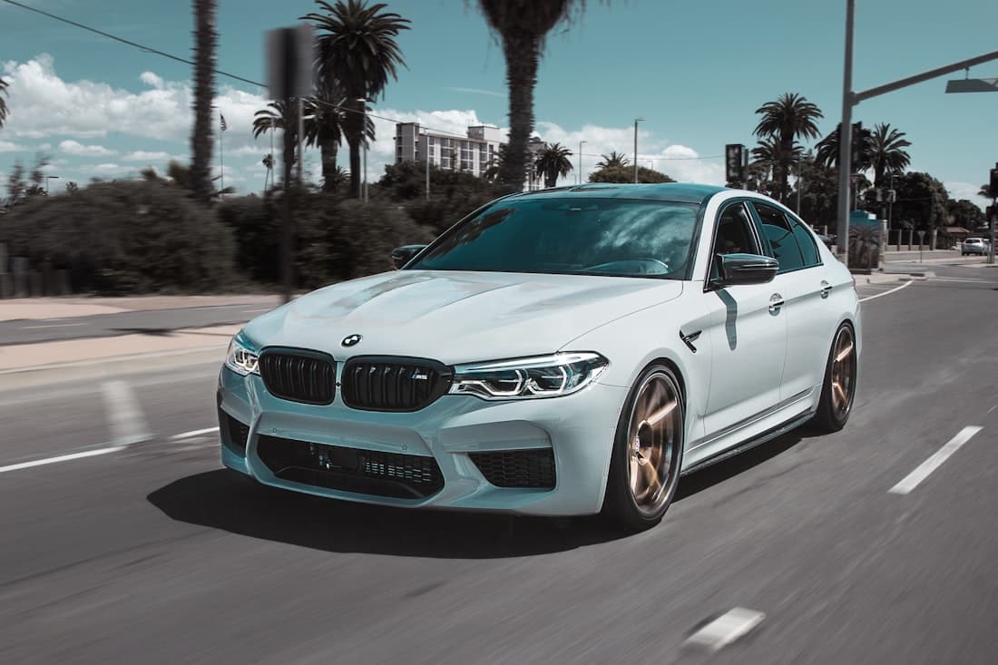 Beyaz BMW M5, tam araç PPF