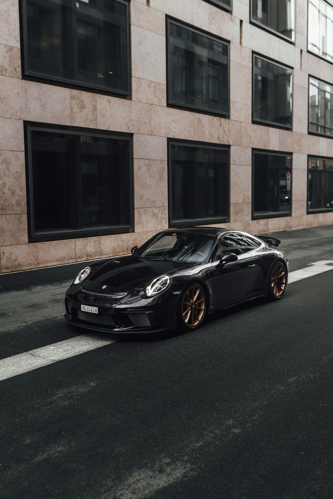 Siyah Porsche 911, mat PPF görünümü