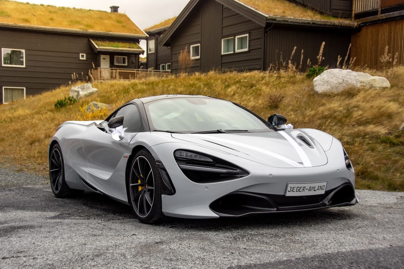 Beyaz McLaren 720S, ön set PPF
