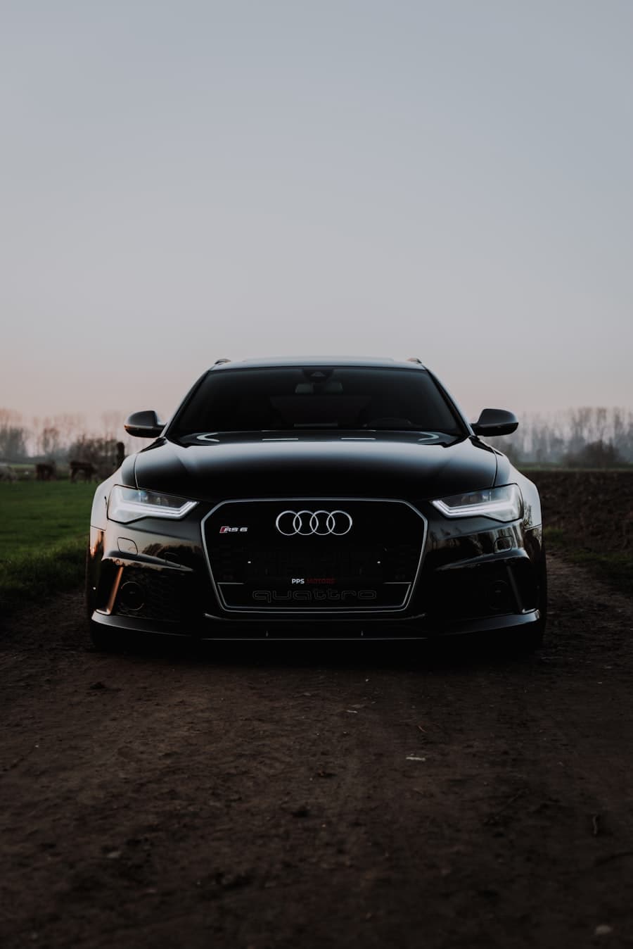Siyah Audi RS6 ön bölümü, ön set PPF kaplama bölgesi